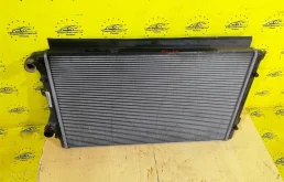 Радиатор охлаждения двигателя Skoda Octavia A5 1K0121251AT 1Z