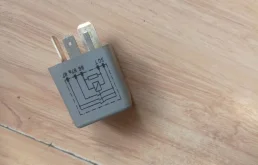 Реле бензонасоса vag 4d0951253