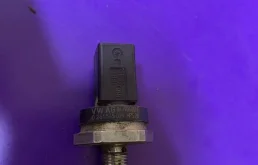 Датчик давления топлива vag 06j906051f
