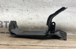 Кронштейн радиатора Volvo XC60 31261932 ХС60, правый