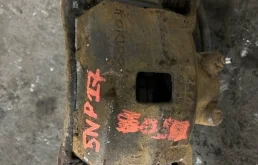 Суппорт передний левый Mitsubishi L200 (2006-2015) 2011 4605A201 ПИКАП 2.5 D 4D56