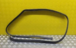 Уплотнитель двери задней левой Toyota Land Cruiser Prado 150 (2009-2023) 2016 6787260130