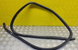 Уплотнитель двери задней правой Toyota Land Cruiser Prado 150 (2009-2023) 2016 6787160130