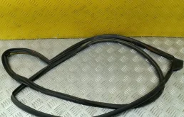 Уплотнительная резинка боковой двери Toyota Land Cruiser Prado 150 (2009-2023) 2012 6787260130 2.7 I 2TRFE