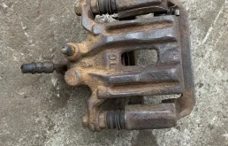 Суппорт передний левый Mitsubishi L200 (2006-2015) 2006 4605A201 ПИКАП 2.5 D 4D56