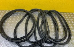 Уплотнитель Nissan Navara (D40) 2004-2015 2008 82830EB320 ПИКАП 2.5 D YD25DDTI