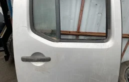 Дверь задняя правая Nissan Navara (D40) 2004-2015 2008 82100EB332