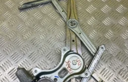 Стеклоподъемник электр. передний правый Toyota Hilux (2005-2015) 2013 698010K011 ПИКАП 2.5 D 2KDFTV