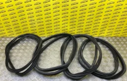 Уплотнитель Land Rover Range Rover Evoque I (2011-2018) 2016 LR048307 ВНЕДОРОЖНИК 2.0 D 204DTD