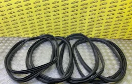 Уплотнитель Nissan Pathfinder (R51M) 2004-2013 2007 82830EB300 ВНЕДОРОЖНИК 2.5 D YD25DDTI