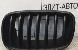 Ноздри решетка радиатора BMW X5 2012 51137171395 E70 4.4, левые