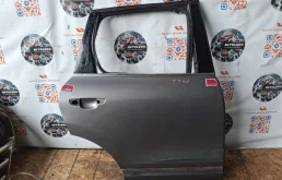 Дверь задняя правая VW Touareg 2012 7P0833056 NF CGRA