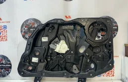 Стеклоподъемник передний правый VW Touareg 2013 7P6837462B NF CNRB