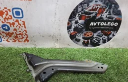 Кронштейн крыла Audi Q5 2010 8R0821136 8R CALB