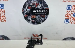 Крючок капота Audi Q7 2011 4L0823480A 4L CJWC