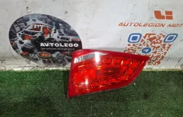 Фонарь в крышку багажника правый Audi A4 2010 8K5945094K B8 CAE