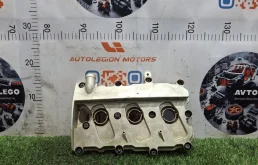 Клапанная крышка правая Audi A6 2006 06E103471G C6 BDW