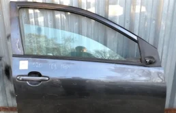 Дверь передняя правая для Toyota Corolla 2006 года на фотографиях
