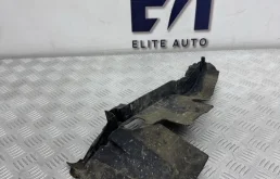 Дефлектор радиатора Audi A6 2006 4F0121284C C6 3.2, правый
