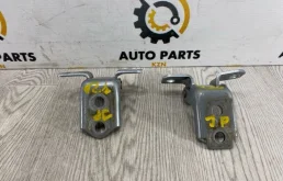 Петля двери Mazda CX-5 KD5359210A KF PE 2.0, передняя левая