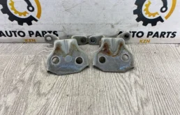 Петля двери Subaru Impreza 61220FA010 GH EJ20, передняя правая
