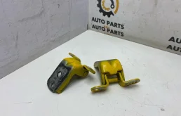 Петля двери Nissan X-Trail 2012 824214P00A Т31 M9R, передняя правая
