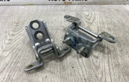 Петля двери Nissan Juke 2014 824001KA0A F15 1.6, задняя правая