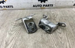 Петля двери Nissan Teana 824012Y90A J32, задняя левая