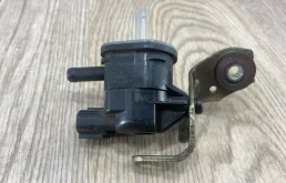 Клапан электромагнитный Toyota Corolla 9091012276 E180