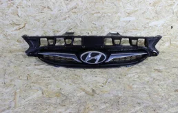 Решетка радиатора Hyundai Solaris 2010—2014 863511R000 1.6 AT