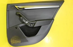 Обшивка двери Skoda Octavia 2014 5E5867212 A7, задняя правая