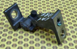 Петля двери передняя нижняя Volkswagen Teramont 2018 8V5833404C CA1 CXDA, правая