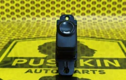 Кнопка стеклоподъемника Hyundai Solaris 2016 935811R001 RB G4FC, задняя левая