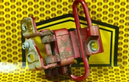 Петля двери передняя нижняя Volkswagen Golf 2011 1K0831412Q MK6 BSE, передняя правая