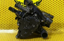 Корпус термостата Kia K8 2022 256002S000 GL3 G4KN