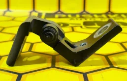 Петля двери передняя нижняя Skoda Octavia 2012 6Y0831412D A5 CDAB, правая