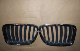 Решетка радиатора BMW X1 2009-2012 51112993307 E84 N46B20BD, передняя