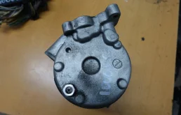 Компрессор кондиционера Ford Kuga 2008-2012 1673990 1 HYDC