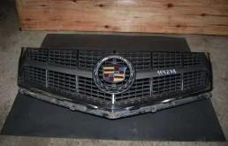 Решетка радиатора Cadillac SRX 2009-2012 25778321 2 LF1