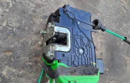 Замок двери Hyundai I40 813203Z020, передний правый