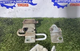 Петли двери Volkswagen Caddy 2014 1T0831412C MAXI CBZB, передние правые