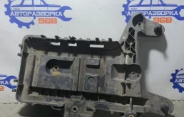 Крепление аккумулятора Volkswagen Caddy 2013 1K0915333 MAXI CBZB 1.2
