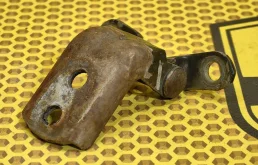 Петля двери Nissan Almera 2004 824202F030 N16 QG18DE