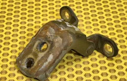 Петля двери Nissan Almera 2004 824212F030 N16 QG18DE