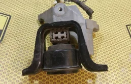 Опора ДВС Nissan Juke 2011 112101KC0B F15 MR16DDT, правая