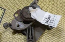 Кронштейн КПП Nissan Almera 2013 11253JD00A G15 K4M, левый