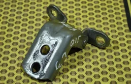 Петля двери задняя нижняя Nissan Qashqai 2010 824202F030 J10 MR20DE, левая