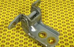 Петля двери задняя нижняя Nissan Maxima 2003 824204P000 A33 VQ20DE, задняя правая