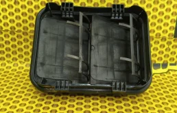 Решетка вентиляционная Nissan Tiida 2008 76804CA00A C11 HR16DE, левая