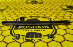 Направляющая стекла двери передняя Nissan Tiida 2006 80384ED000 C11 HR15DE, передняя правая